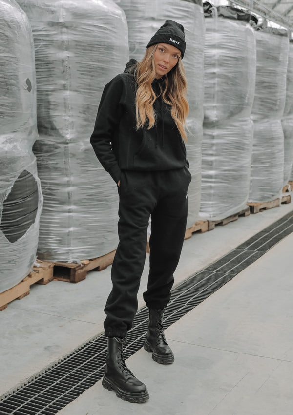 Serif Sweatpant - Black